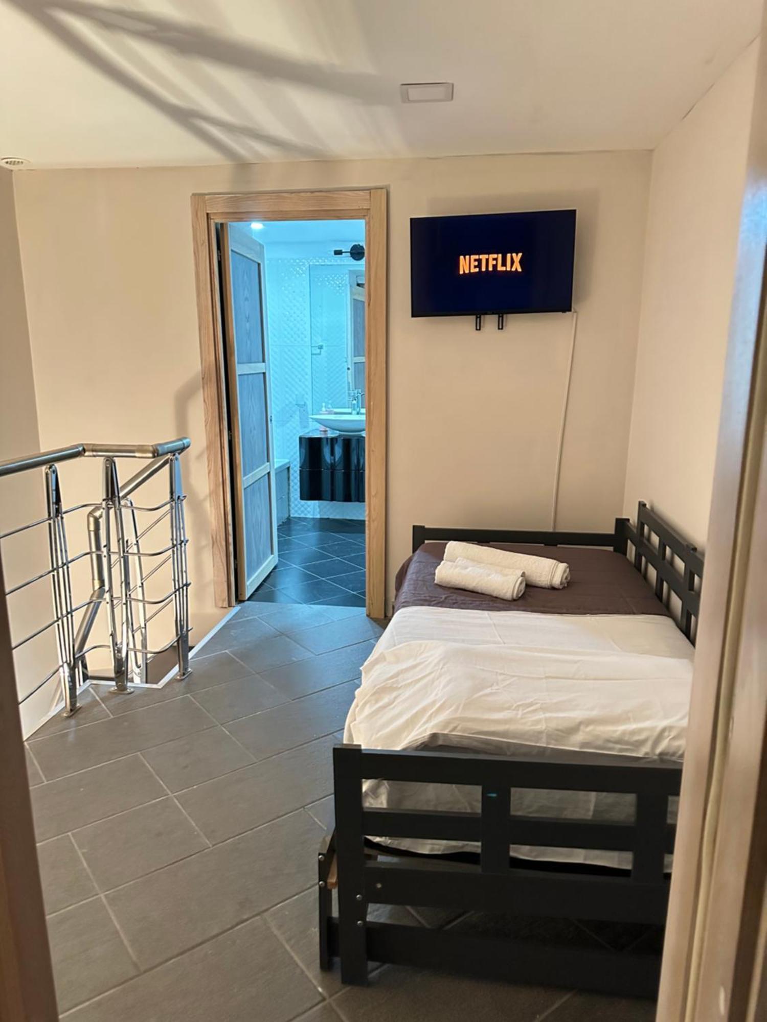 Fox Holiday Home In The Port Napoli Bagian luar foto